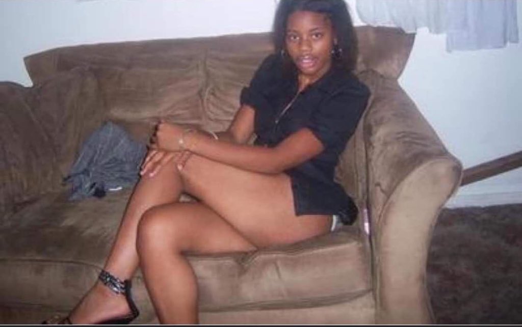 Nestroytimo's tweet image. Your girlfriend at her boss’s place negotiating her salary 💀