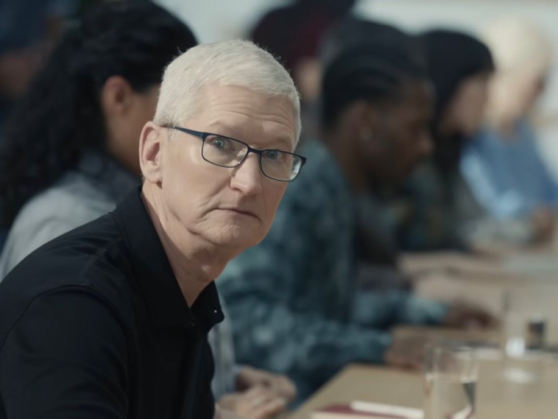 ConsultingHumor's tweet image. consulting partner seeing the analyst show up to the office in a crop top