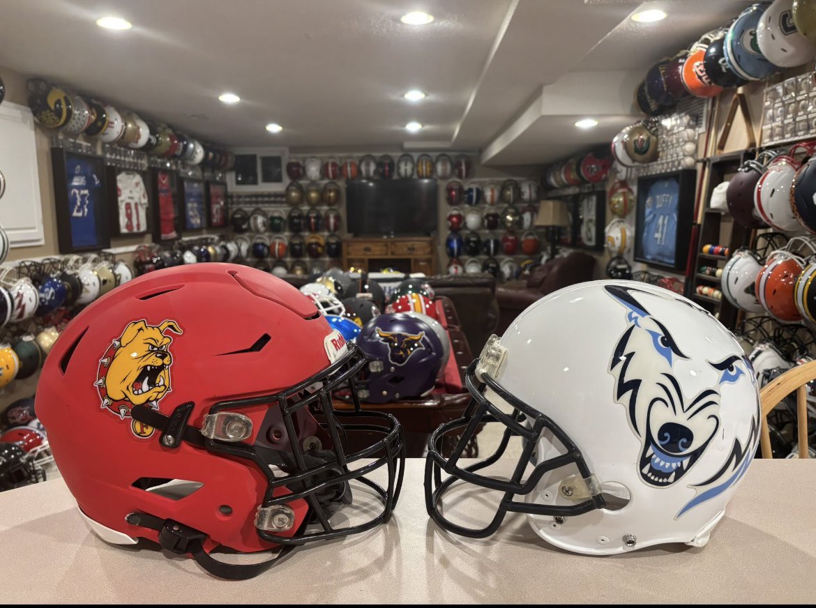 SetlockRay's tweet image. November and December is Dawg Season! @FerrisFootball