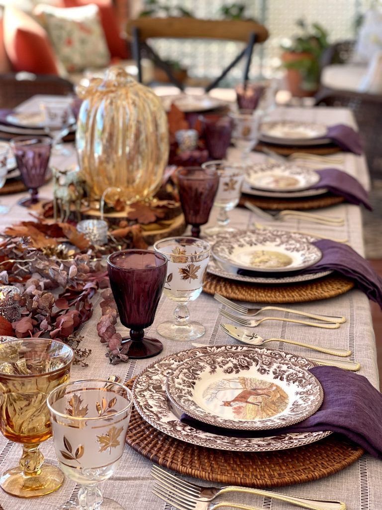blue_saph_di's tweet image. This Thanksgiving table with vintage glassware is 😘🤌🏼!

Noritake Swirl Amber Wine 1970s
Hazel Atlas Starlite Amethyst 1940s
Anchor Hocking Frosted Gold Leaf 1960s
Brown heritage transfer-ware platings 

Gorgeous! 💜