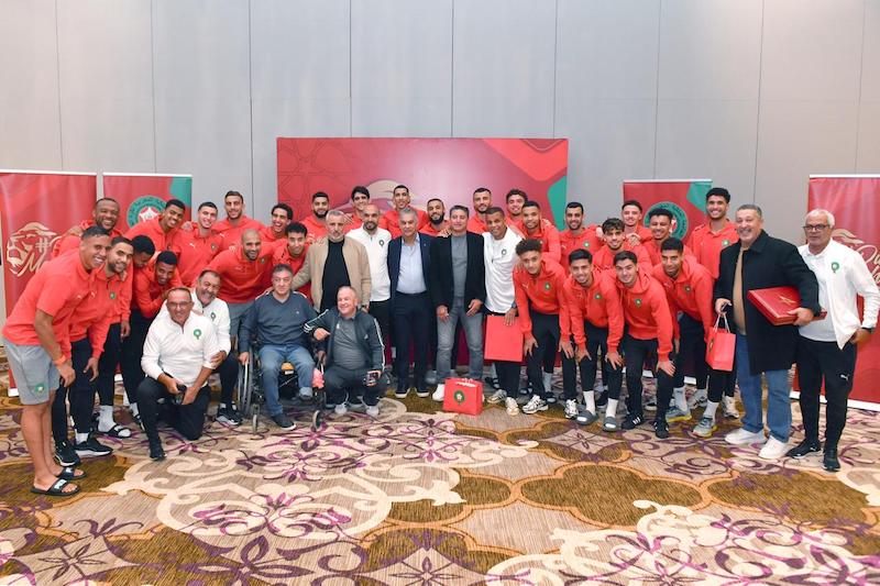 "فالروح ديال الاعتراف والوفاء، الجامعة الملكية #المغربية لكرة القدم كرّمت البارح فطنجة مجموعة من لعابة ديال المنتخب فحقب سابقة، من العصبة الجهوية #طنجة #تطوان #الحسيمة. تكريم مستحق لأسماء بصمات تاريخ الكرة الوطنية 🌟🇲🇦"