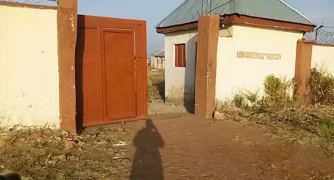 uconyedikachi39's tweet image. Islamic terrorist  organizations 

💥 BREAKING! 😳🙆🏽‍♂️Islamic Bandits Abduct 25 Schoolgirls, Kill Vice Principal In Deadly Attack On Kebbi Comprehensive School😭 #nigeria #progresive