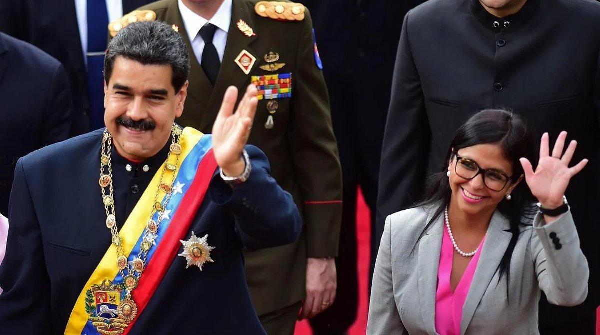 AxiomaReport's tweet photo. Madurismo Ultraneoliberal supera los 1340 días NEGANDO AUMENTO SALARIAL.
Aunado a esto, eliminan gran parte de los CLAP asignados a comunidades y Adultos Mayores
Para el derechista Gabinete Económico liderado por Delcy Rodríguez la prioridad es enriquecer a Empresarios Enchufados https://t.co/G3uZNhJP8O
