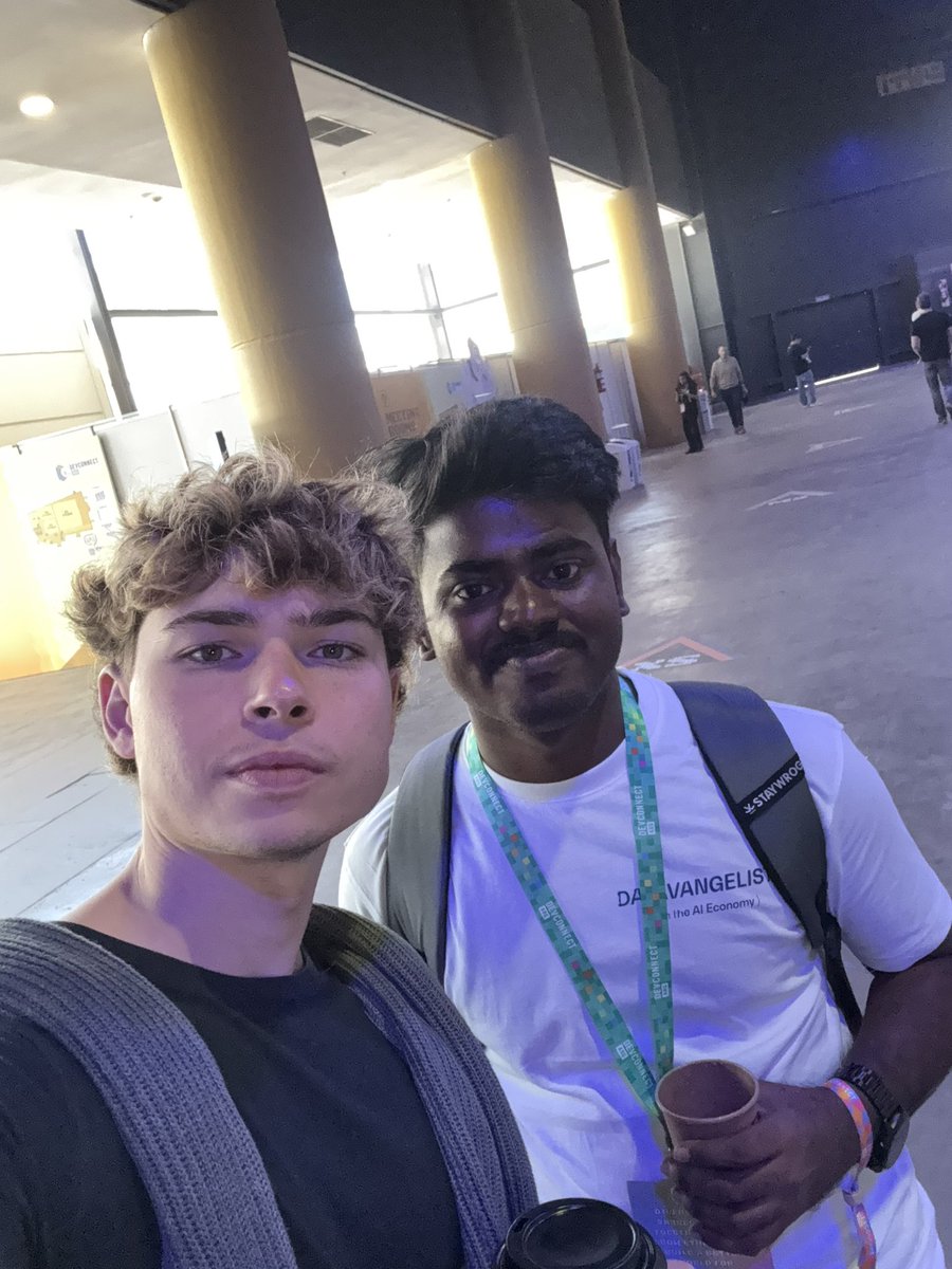 HooCrypto's tweet image. Thiru is an incredible guy. Came here to enjoy the country and bring knowledge to others.

As an Argentine, I already apologized for the undeserved treatment he got. We are not like that.

Argentina welcomes everyone. Enjoy our country 🇦🇷