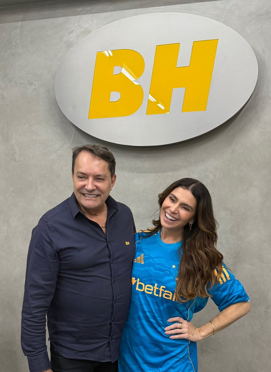 Cruzeiro's tweet image. A nova torcedora do Cruzeiro ao lado do presidente Pedro Lourenço! 🦊

 A @gio_antonelli é Cabulosa! 💙