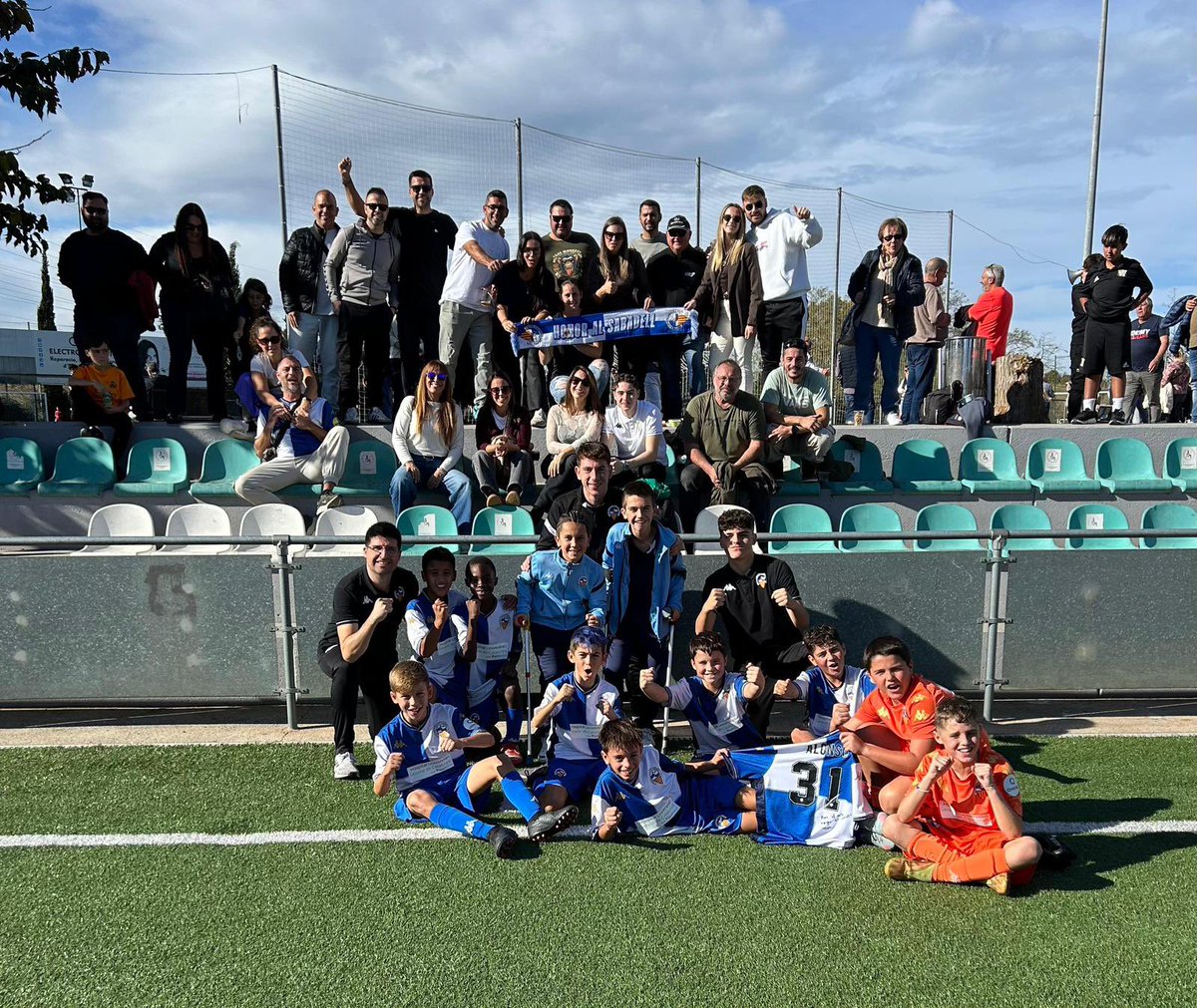 FutBaseCES's tweet image. 🤩 Els 𝗔𝗟𝗘𝗩𝗜𝗡𝗦 continuen creixent una setmana més

🔥 Victòries del S12 B, S12 C, S12 E, S11 A, S11 C i S11 D amb partits de moltíssim nivell

👏🏻 Molt bona feina de S12 A, S12 D, S11 B i S11 E malgrat no poder puntuar en duels de màxima exigència 

#FutBaseCES