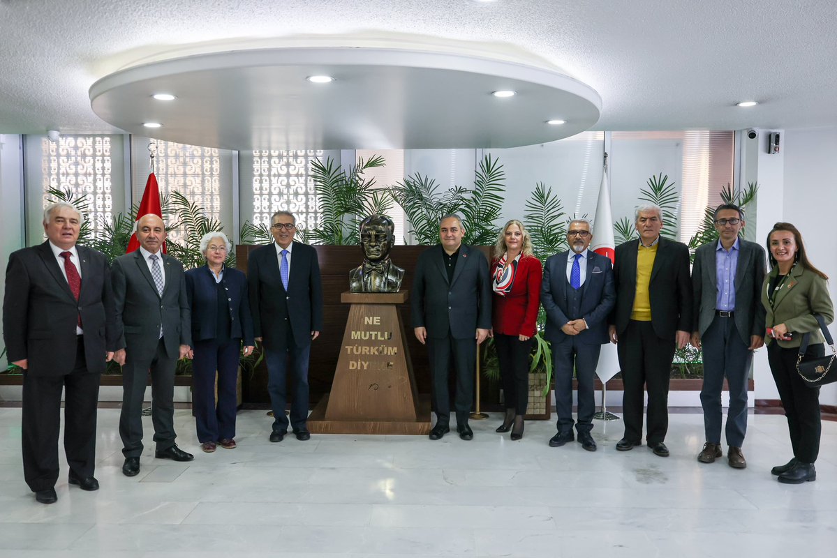 Sosyal Demokrasi Derneği Genel Başkanı Sn. Sami Doğan ve yönetimini belediyemizde ağırladık. 

Katılımcı demokrasinin gelişimine katkı sağlamak adına sürdürdükleri çalışmalarda kendilerine teşekkür ediyor, çalışmalarında başarılar diliyorum.