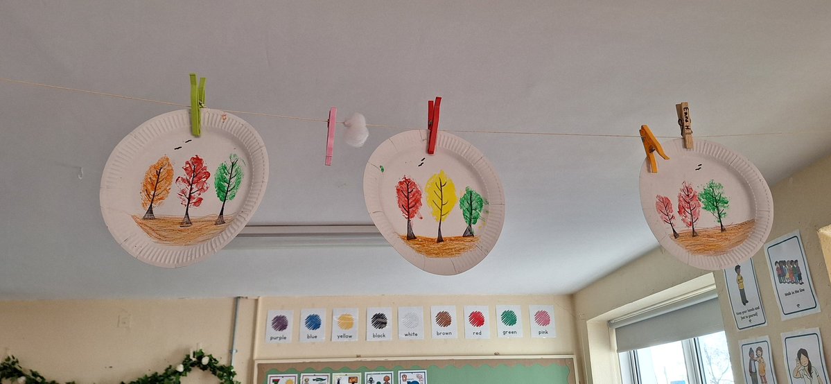 KilcloonPrincip's tweet image. Like the autumnal season, the junior infant classroom is full of vibrant colour and artwork👏