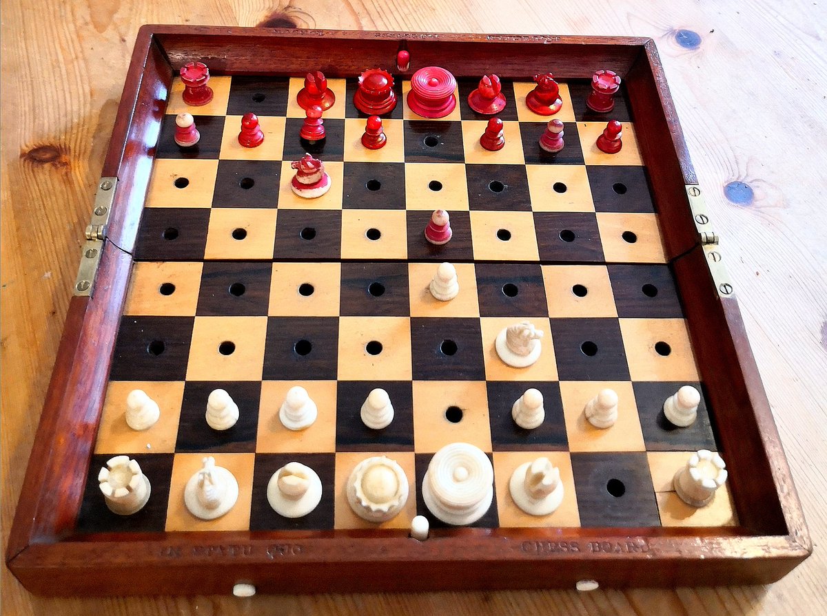 dailowe's tweet image. Right. #houseofgames done
Off to ebayland
#chessSet #instatuquo