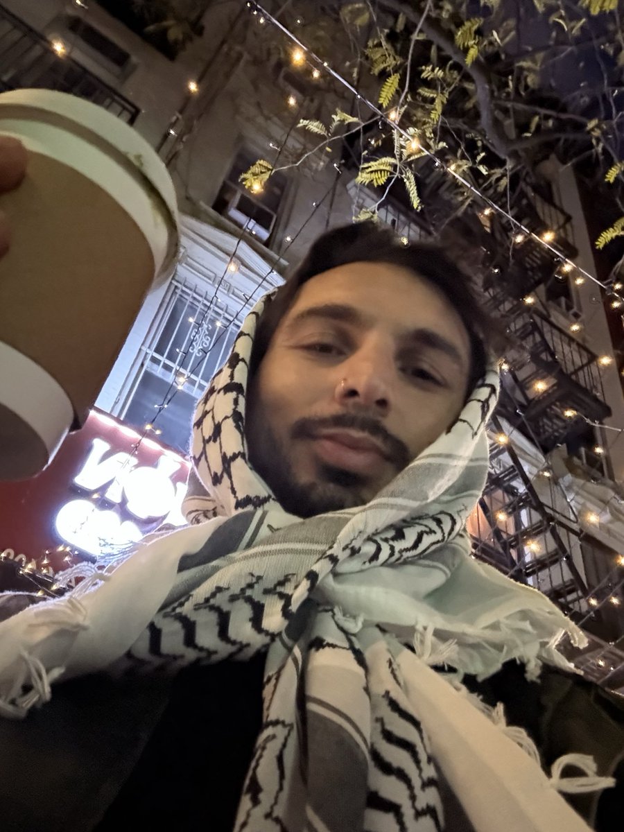 a slow waning pain of existence encapsulated by the city noise as i move further into an external world and away from the place of my soul. $7 matcha latte