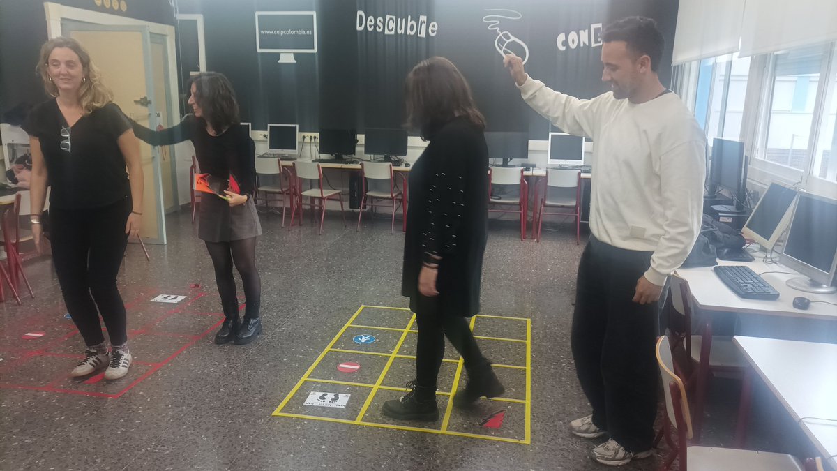 ceip_rcolombia's tweet image. Los profes también nos formamos, y esta tarde hemos comenzado el seminario de &quot;programación y robótica&quot; con todas las ganas del mundo.