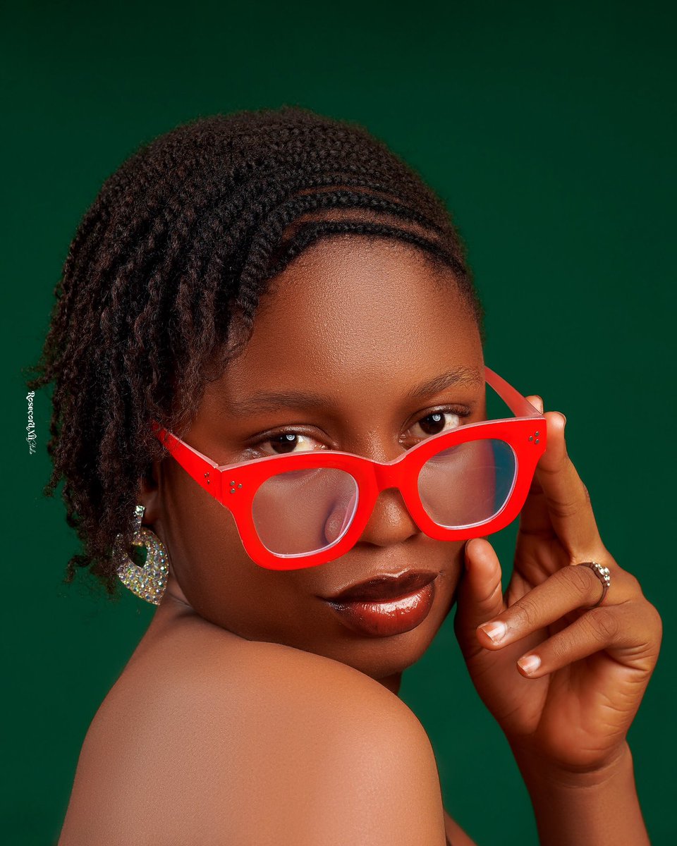 Série portrait: 30 jours 30 visages – Jour 17

Une lumière, un regard, une histoire.
👩🏽‍🦰: Orane

📞 +229 01 58336433
📍 Atrokpocôdji
©️ Rosecord XII Studio

________________________
#PortraitsDuMois #Rosecord #HumanLight #BeninPhotography #PhotoArt #CreativeSoul #StudioStory