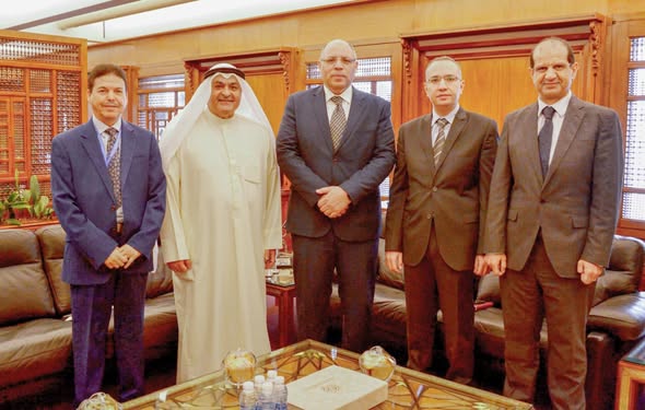 سفير مصر لدى الكويت، يثني على الجهود المبذولة لتطوير عمل المنظمة
------------------------
استقبل اليوم سعادة الأمين العام للمنظمة العربية للطاقة (أوابك سابقا) المهندس جمال اللوغاني، سعادة السفير محمد جابر أبو الوفا، سفير جمهورية مصر العربية لدى دولة الكويت.
<a href="/MOPEgypt/">Ministry of Petroleum & Mineral Resources - Egypt</a> <a href="/jel_62/">جمال السعد اللوغاني</a>