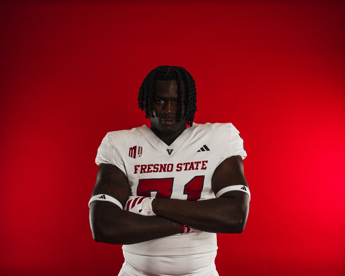 I just wanna give a big thank you too ⁦<a href="/FresnoStateFB/">Fresno State Football</a>⁩ and the Recruiting Staff, for having me on an OfficialVisit love the environment &amp; atmosphere #GoDogs ⁦⁦<a href="/Coach_Crab/">Zachary Crabtree</a>⁩ ⁦<a href="/Coach_JDavis/">Joshua Davis</a>⁩ ⁦<a href="/jakerasmussen_/">Jake Rasmussen</a>⁩ ⁦⁩ ⁦<a href="/lj_early/">L.J. Early</a>⁩ ⁦<a href="/Coach_Entz/">Coach Matthew Entz</a>⁩