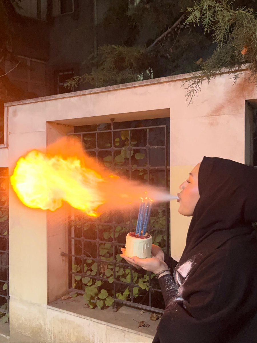 Ejderha değilim büyüyle yaptim