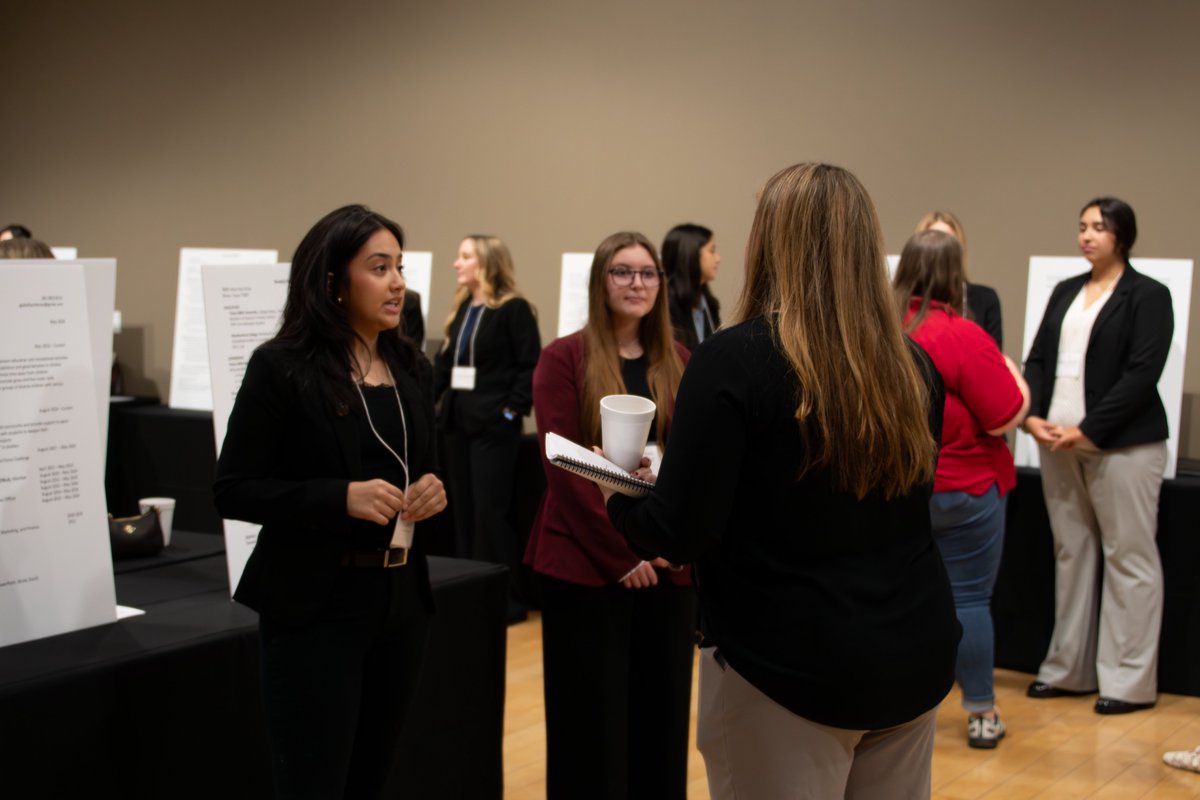 TAMUPOSC's tweet image. Last week, 74 POSC students connected with 18 companies at our annual Poultry Science Reverse Career Fair, with over 120 attendees in the room!

Huge thanks to our industry partners for investing in their success! 🤝🐔

#TAMUPoultry #AggiesDo #ReverseCareerFair