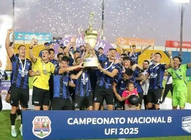 NacionalBdePy's tweet photo. #NacionalB 🇵🇾
15 DE MAYO CAMPEÓN!!
15 de Mayo (Itapé) venció a Patriotas (Hernandarias) 3-2 y es campeón del #NacionalB Jugara la repesca para ir a #Intermedia con 3 de Noviembre.
Goles ⚽️
Aldo Zárate, Antonio Samaniego y David González (15). Matías González y Ariel Benítez (P). https://t.co/1YhNCsCeo8