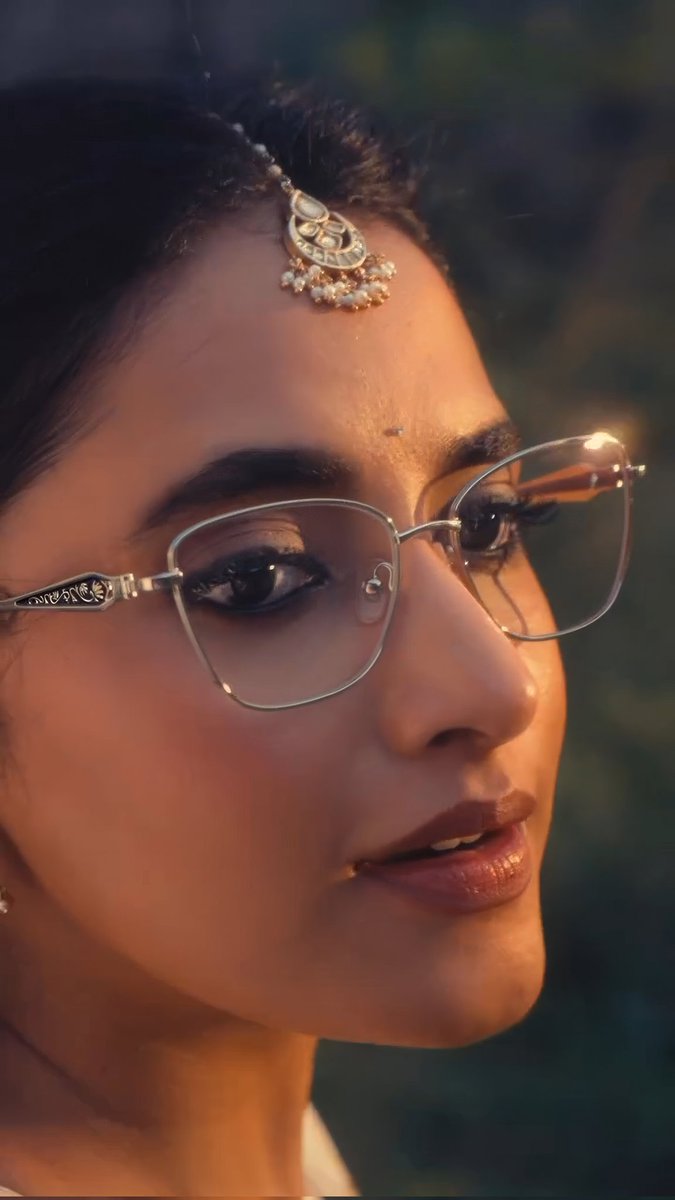 actress_frame's tweet image. She in glasses 🤌🏻✨
#PriyankaMohan #PAM