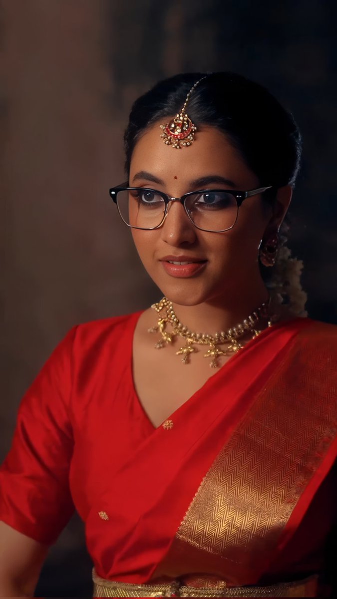 actress_frame's tweet image. She in glasses 🤌🏻✨
#PriyankaMohan #PAM