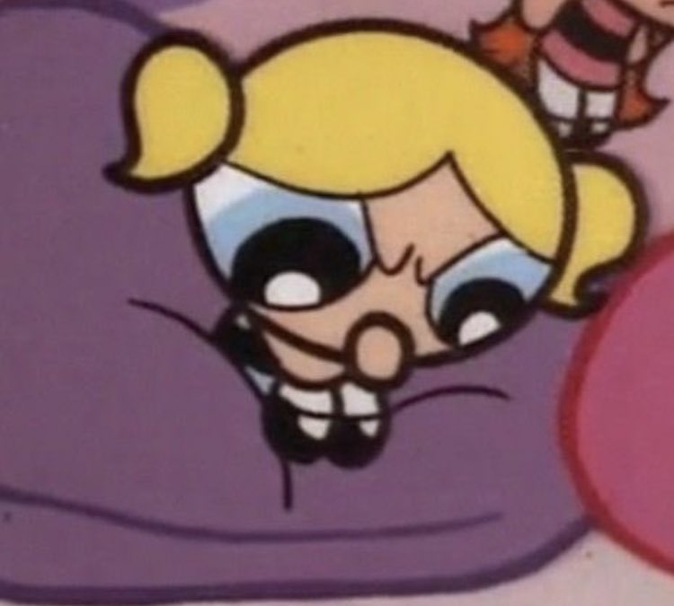 بعد ما انبهرت وصارت عيوني قلوب لقيت لاڤيرن بالخلفية :