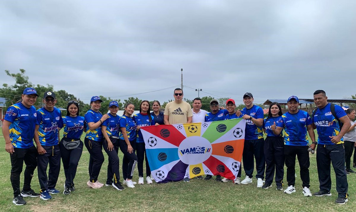 EducacionZ7_Ec's tweet photo. [HUAQUILLAS] 🏌️‍♂️🃏🏌️‍♀️Juegos recreativos y bailoterapia fueron parte de la Feria del Movimiento, actividades presentadas por los Servicios #Actívate y #VamosALaCancha de la provincia de El Oro, en el marco de cierre de temporada 2025.

#ElNuevoEcuadorCumple https://t.co/JHzvF8cHBp