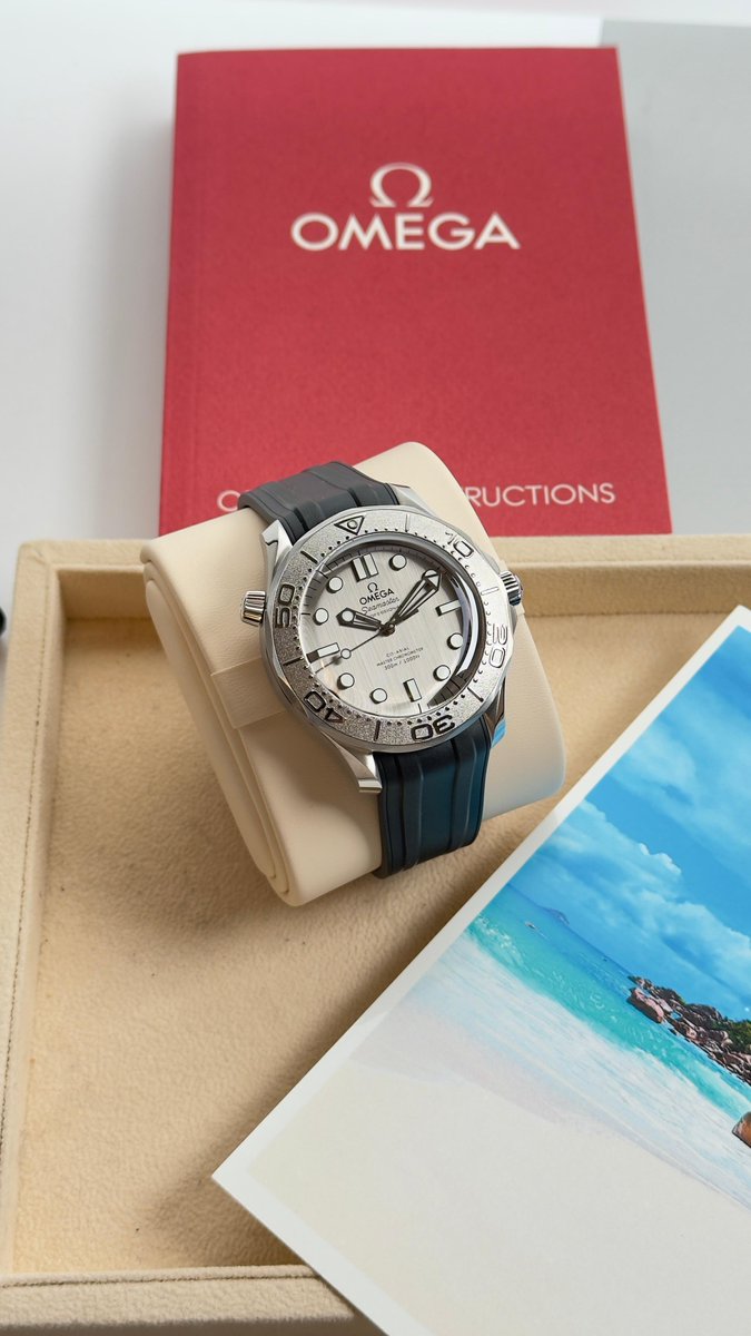 Element_iN_Time's tweet image. Cool steel, cool tone, clean life 🩶
42mm Omega Seamaster Diver 300m Grey Titanium Bezel Steel Grey Dial

elementintime.com/products/42mm-…