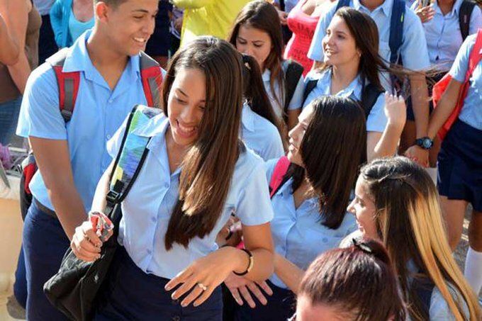 enpaciego's tweet image. En cada etapa de la Revolución, los estudiantes cubanos han sido vanguardia y motor de cambio. ¡Felicidades en el Día Internacional del Estudiante! #Cuba #UEBENPACiegodeAvila #LatirAvileño