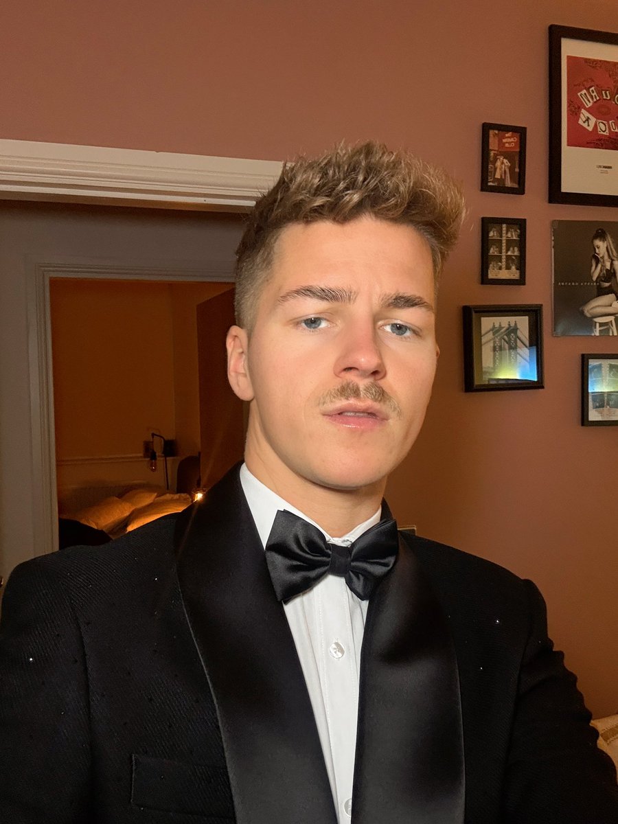 jamsaxx's tweet photo. Trying on dress up for tomorrow 🤭 🤵🏼 https://t.co/fcOJbMnfxF