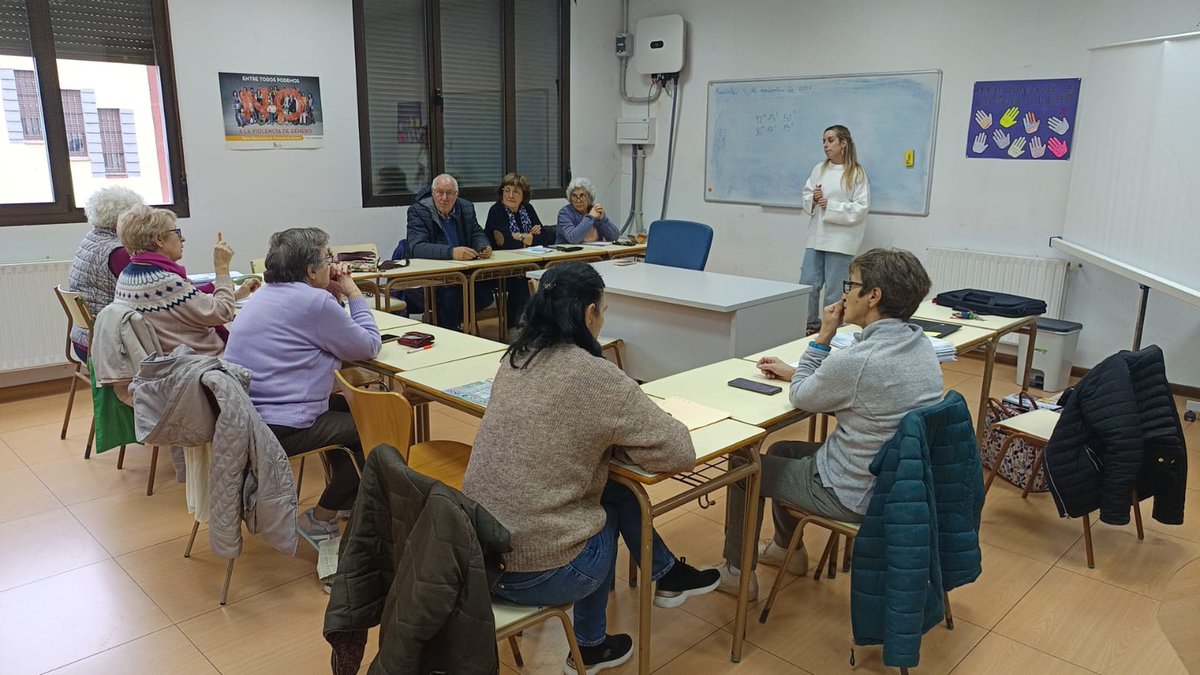 CepaElCamino's tweet image. En clase de #Informática 💻 de #Tardelcuende y con Adela 👩‍🏫 de @cyldigital descubrimos funciones del móvil 📱 que desconocíamos (seguridad 🔐, ubicación 📌, cookies 🍪, IA con Gemini 🤖✨), configuramos emergencias 🚨 y aprendimos trucos útiles 💡.
@Tardelcuendenws @CFIEdeSoria