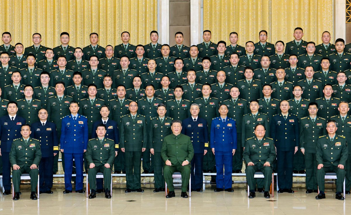ParaBellumGeo's tweet photo. [🇨🇳🪖]

Mais que se passe-t-il en Chine ?

Xi Jinping mènerait actuellement la purge la plus importante de l'histoire moderne du pays dans les rangs de l'armée, du jamais-vu depuis Mao.

Retour sur les enjeux de cette purge et ses implications pour la stratégie militaire 🇨🇳 ⬇️ https://t.co/CKIaMbwXk9