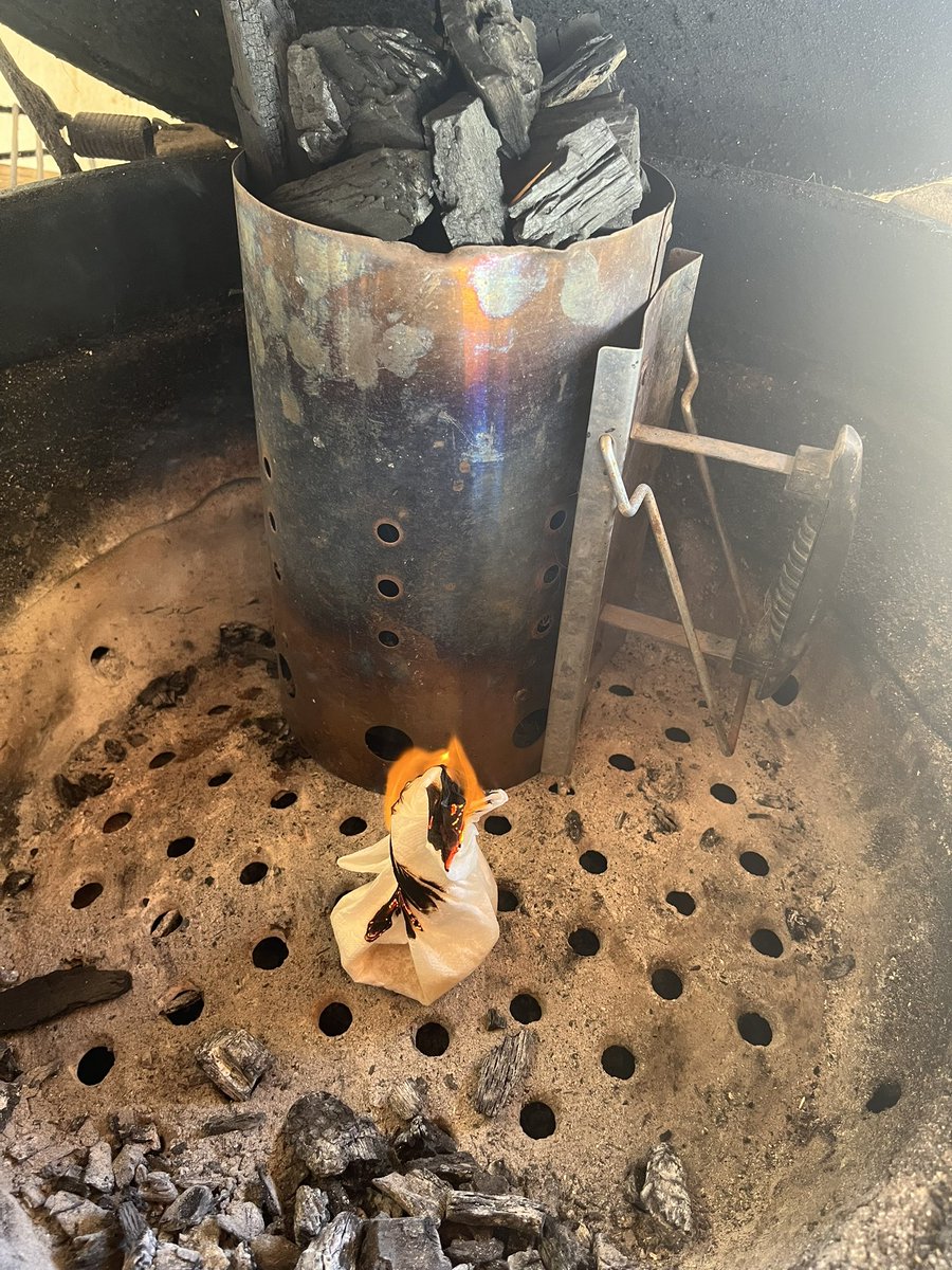 CiudadanoMex22's tweet image. Excelente “sábado” de grill, el carbón ya se puso, y ya se la saben, Grill sin cerveza es sopa Maruchan!!  

#BigGreenEgg
#PimientaRe100Molida
#RibeyeArrachera