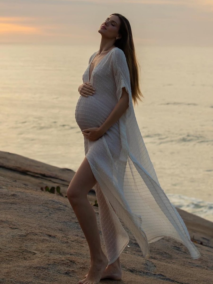 crisayonara's tweet image. a camila queiroz sempre foi perfeita mas ela grávida atingiu o ápice da perfeição