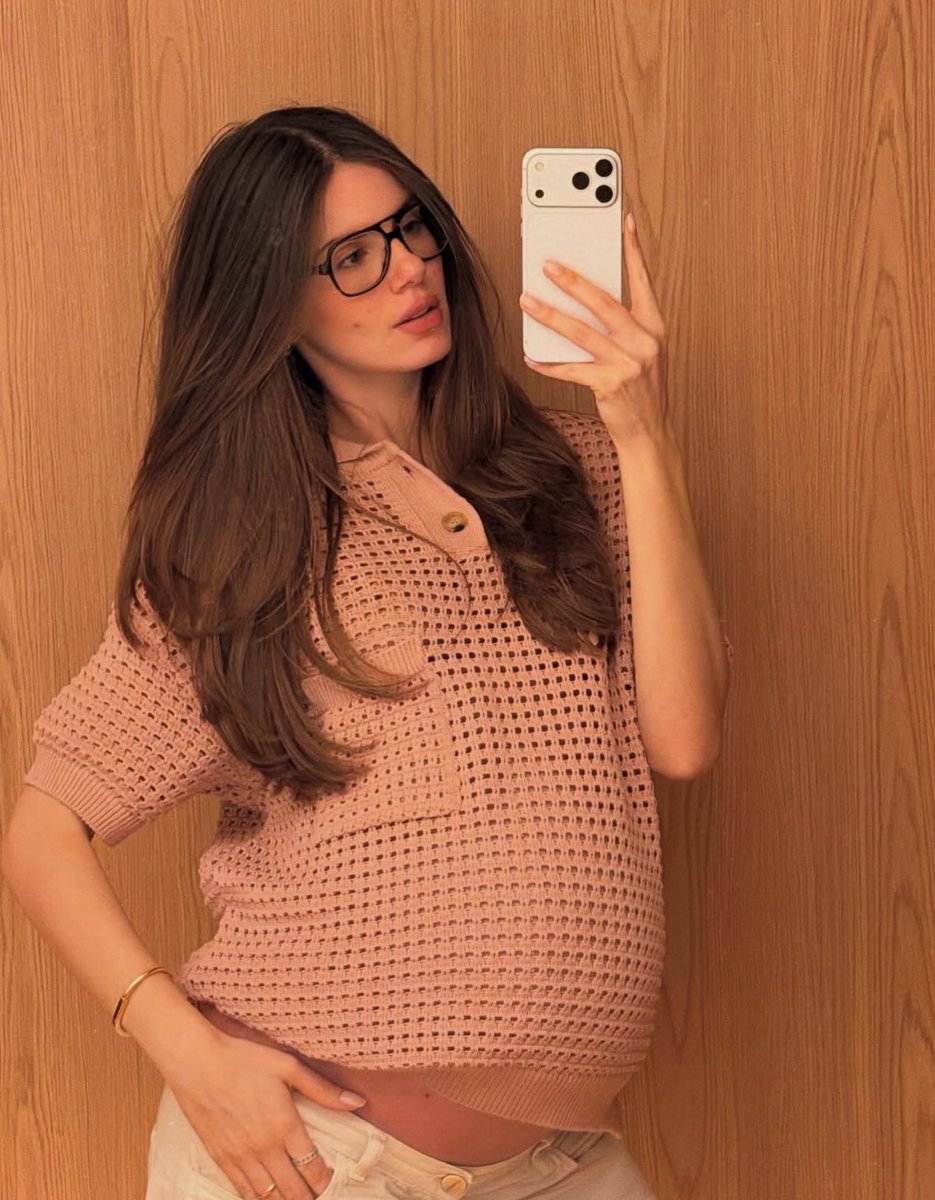 crisayonara's tweet image. a camila queiroz sempre foi perfeita mas ela grávida atingiu o ápice da perfeição