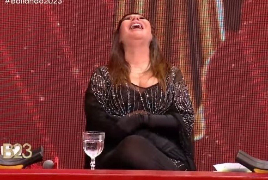 lusuaarezz's tweet image. Hace 1 semana q me estoy cagando de risa con las capturas de este tweet mientras confirmo q todas las q ya tenemos pareja debemos AFERRARNOS