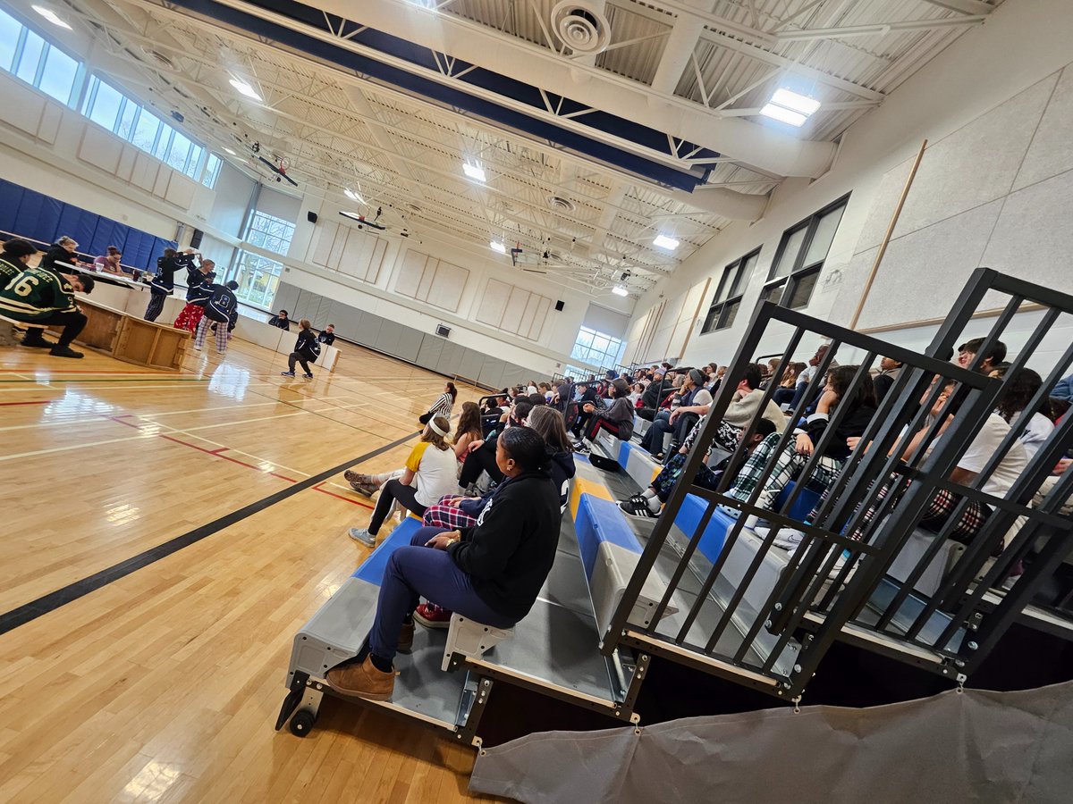 Aujourd’hui, DSJ a vibré au rythme du tournoi régional LIEV ! Toutes les équipes se sont démarquées avec brio et créativité. Cet événement marque une étape importante dans la préparation pour le grand tournoi d’improvisation des élèves de Viamonde, qui aura lieu en mars 2026.