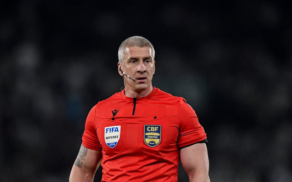 EspacoTricolor_'s tweet image. 🚨🚨 ARBITRAGEM DEFINIDA!

Anderson Daronco vai apitar o majestoso de quinta-feira na Neo Química Arena.

📸 Thiago Ribeiro/ AGIF