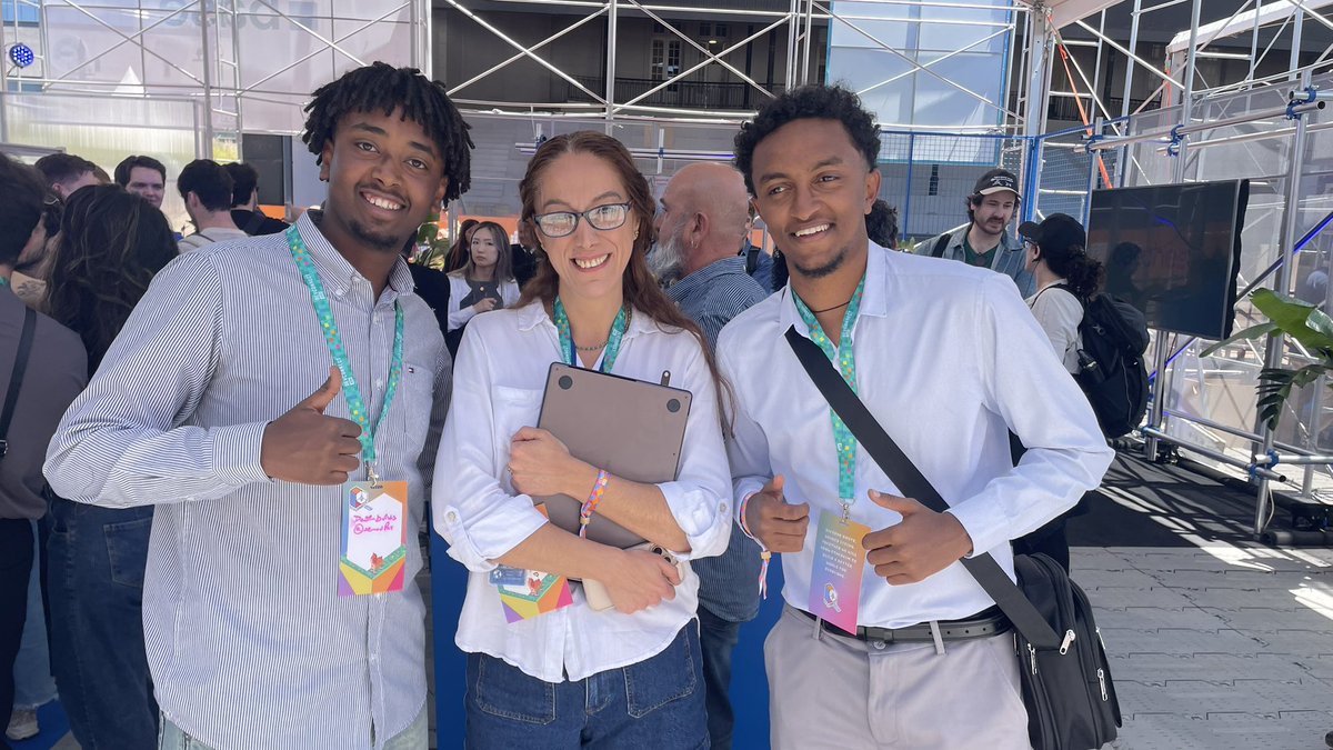 dagimbuilds's tweet image. @BaseEthiopia_ is live at the @base booth!!!