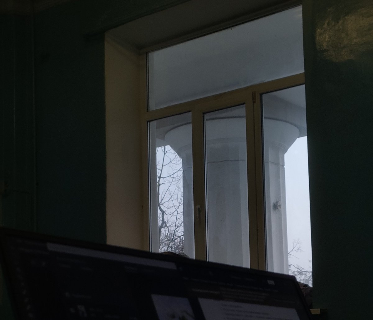 Без сил
Среди пустоты
Видеть ориентир 
Смотри
Мне в глаза смотри
Чтоб я смог дойти