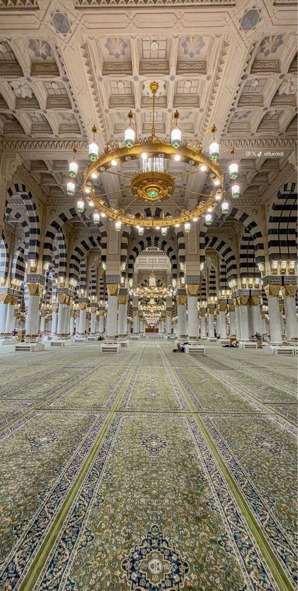 "إِذَا ضَاقَتِ الأيام فَاللَّهُ وَاسِــــعٌ 

وَإِنْ غَابَتِ الأَحلَامُ يَأْتِ بِهَا اللهُ"

<a href="/BetaqaDaawia/">بطاقة دعوية</a>