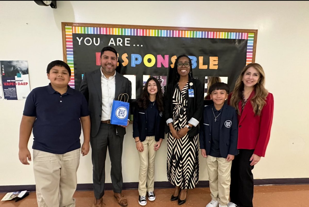 PathtoPinkston's tweet image. Proud moment at Arcadia Park! Our incredible Student Ambassadors led a powerful visit today with Trustee @JoeCarreon showcasing student leadership, campus pride, and the amazing learning happening every day. 💙@arcadiaparkele1 @Tanya_N_Shelton  #RII #BuiltIIWin #PoweredIIPerform