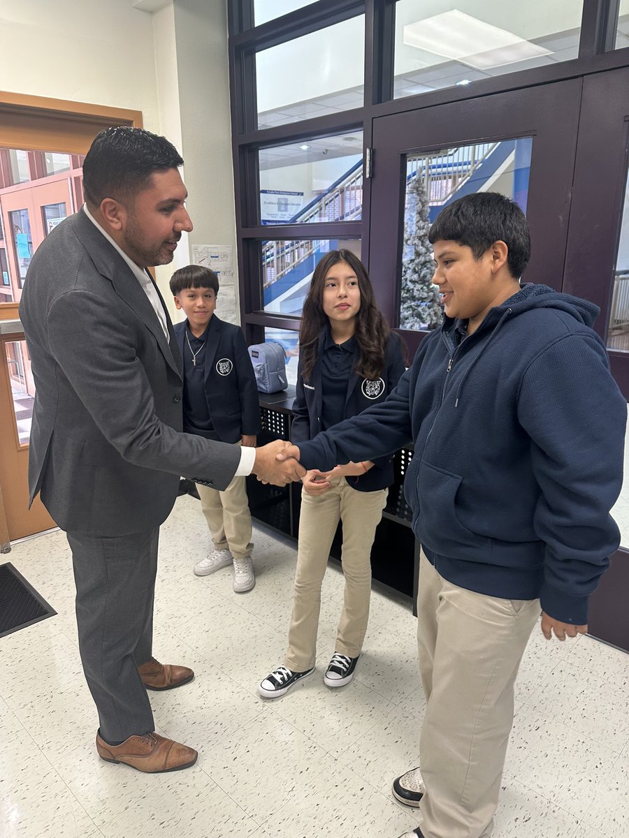 PathtoPinkston's tweet image. Proud moment at Arcadia Park! Our incredible Student Ambassadors led a powerful visit today with Trustee @JoeCarreon showcasing student leadership, campus pride, and the amazing learning happening every day. 💙@arcadiaparkele1 @Tanya_N_Shelton  #RII #BuiltIIWin #PoweredIIPerform