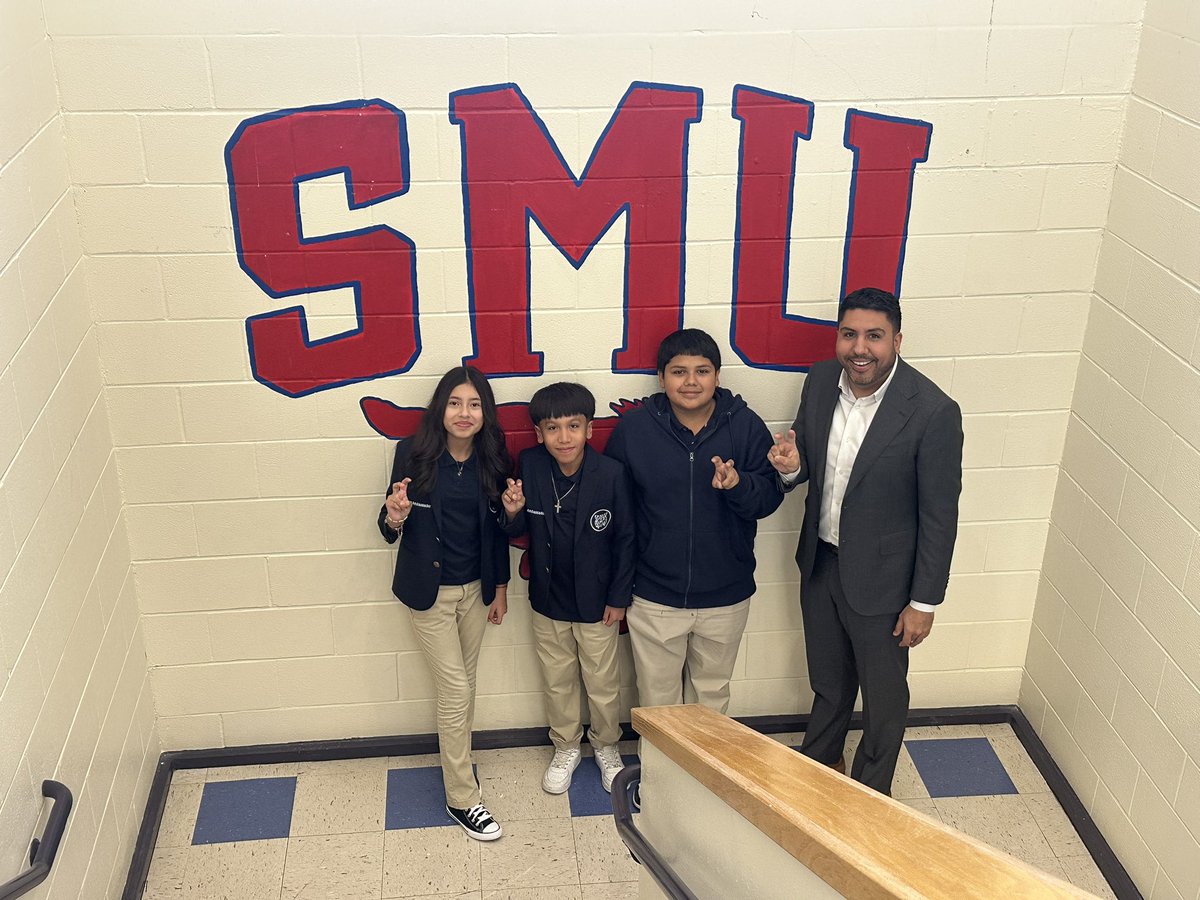 PathtoPinkston's tweet image. Proud moment at Arcadia Park! Our incredible Student Ambassadors led a powerful visit today with Trustee @JoeCarreon showcasing student leadership, campus pride, and the amazing learning happening every day. 💙@arcadiaparkele1 @Tanya_N_Shelton  #RII #BuiltIIWin #PoweredIIPerform