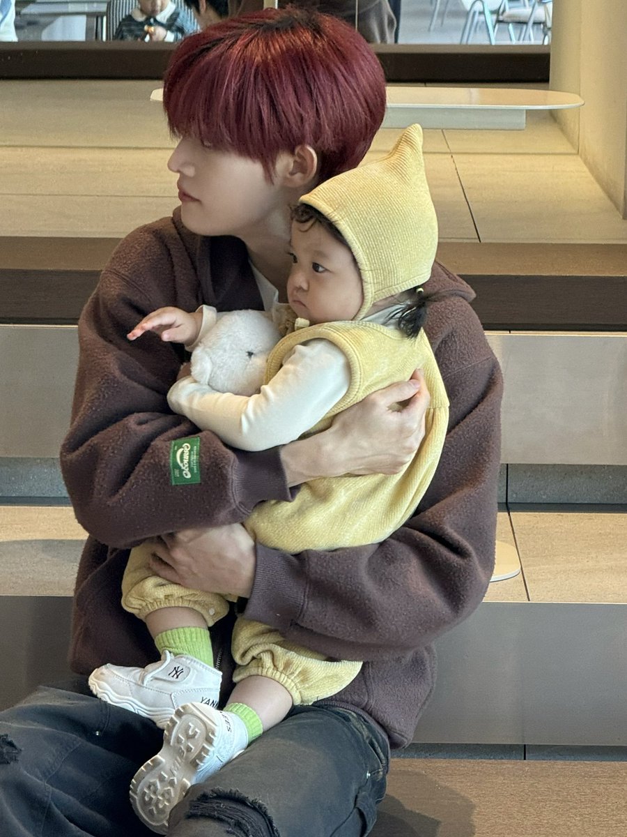 📸 — Atualização do #MINWOOK no X oficial dos membros (<a href="/CYE_MEMBERS7/">CLOSE YOUR EYES MEMBERS</a>).

“É uma primavera quente que chegou em meio ao frio!”

#전민욱 #JEONMINWOOK 
#CLOSEYOUREYES #클로즈유어아이즈
#클유아 #CYE
<a href="/closeyoureyes_7/">CLOSE YOUR EYES</a>