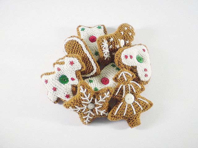 knithacker's tweet image. Knit a Fantastic Gingerbread House For the Holiday Season - Impressive! 👉 ravelry.com/patterns/libra… - designed by Frankie Brown #knitting #freepattern #handmade #christmas 🎄🍪🎅☃️