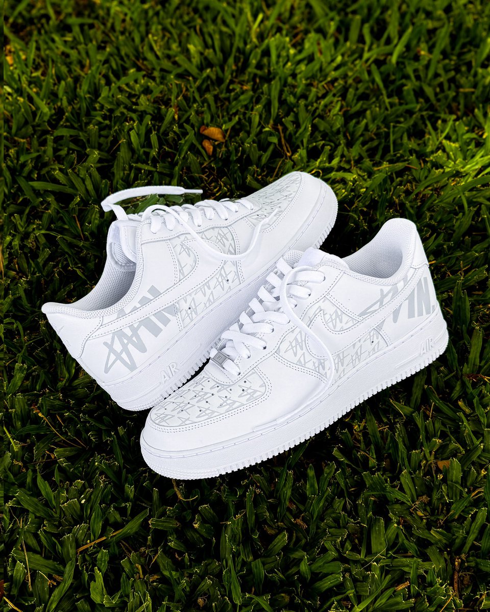 jamesdevos's tweet image. I made custom sneakers for @jakepaul. 
🔥👀 

What do we think?!