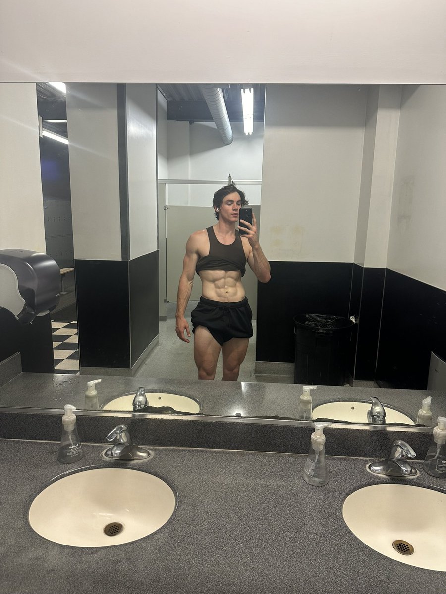 jossalpha1's tweet image. Emptying wallets now