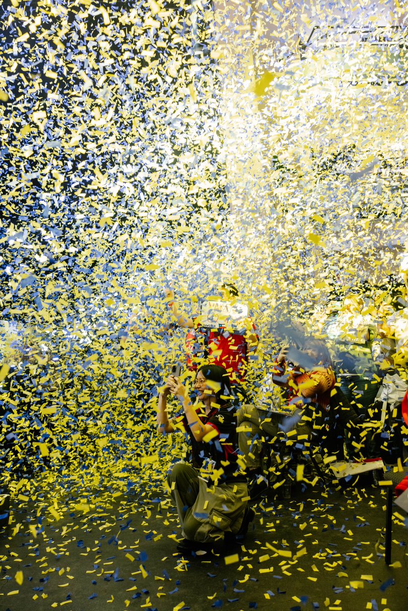 pseudogurl's tweet image. who took this photo let me give you a hug