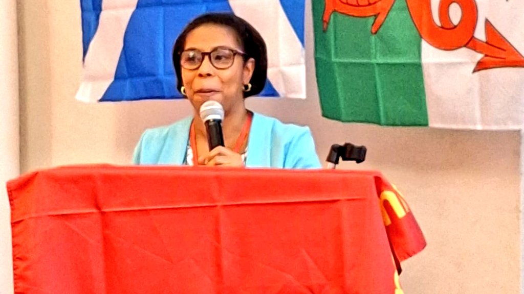 EmbaCuba_UK's tweet image. Ambassador @IsmaraWalter was honoured to address the 58th Congress of the @CPBritain. She extended warm, fraternal greetings and thanked all delegates for their principled, unwavering stance against the unjust US economic, commercial and financial blockade imposed on #Cuba.