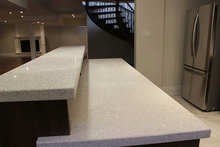 JosephKitchenON's tweet image. This #elegant #twolevelkitchenbar features a #stunning #whitedoubleedge #quartzcountertop that adds #brightness, #style, and #modernsophistication to any #home. 
josephkitchens.com
#KitchenDesign #QuartzCountertop #ModernKitchen #KitchenRenovation #HomeStyle #InteriorDesign