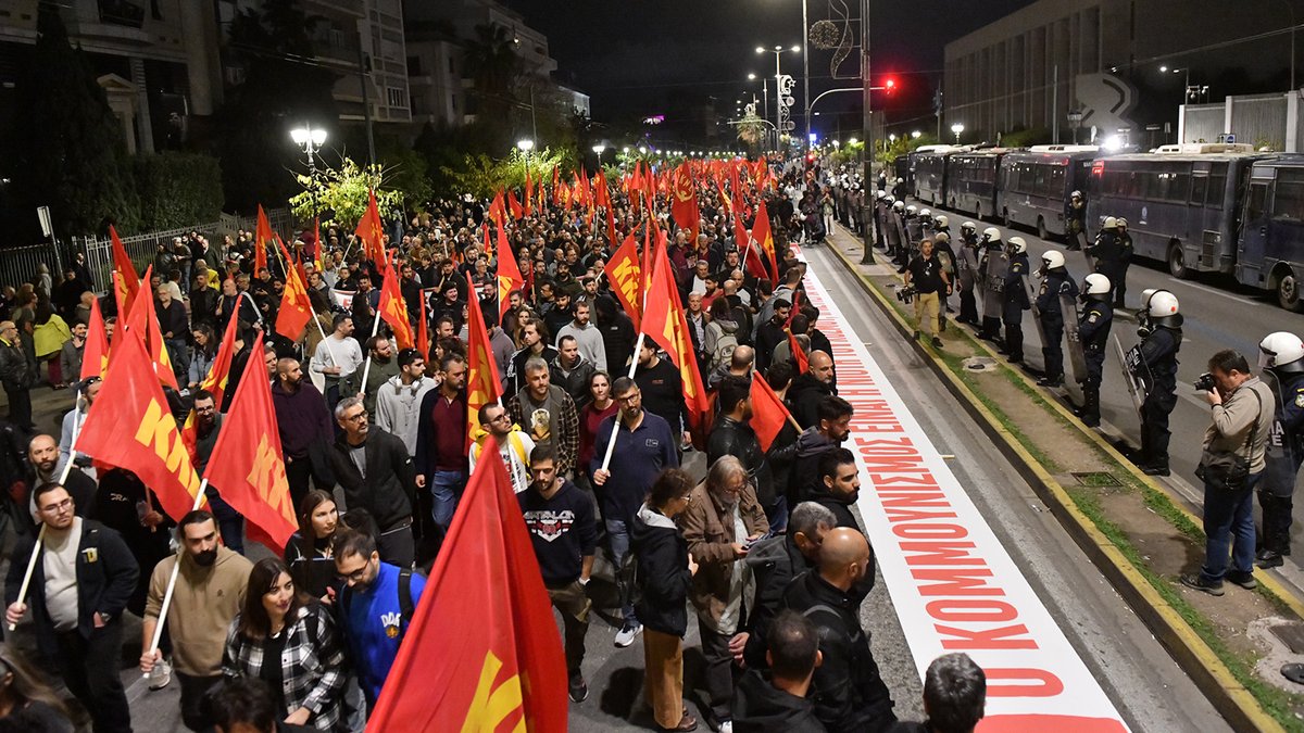 id_communism's tweet image. 📌 Thousands of people participated in the blocs of the Communist Party #KKE during the march towards the US Embassy in Athens, in commemoration of the 52nd anniversary of the Polytechnic Uprising. 

📌  The crowds shouted slogans against the imperialist policies of the United…